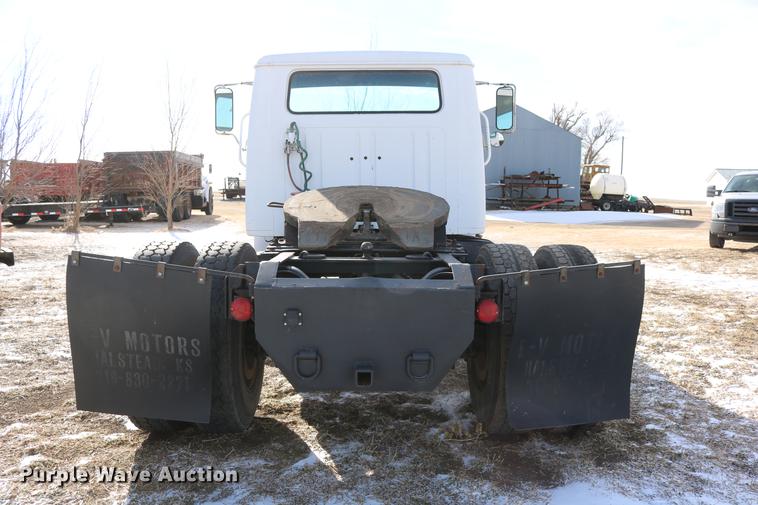 image for item DC3551 1984 International S1900/1954 semi truck