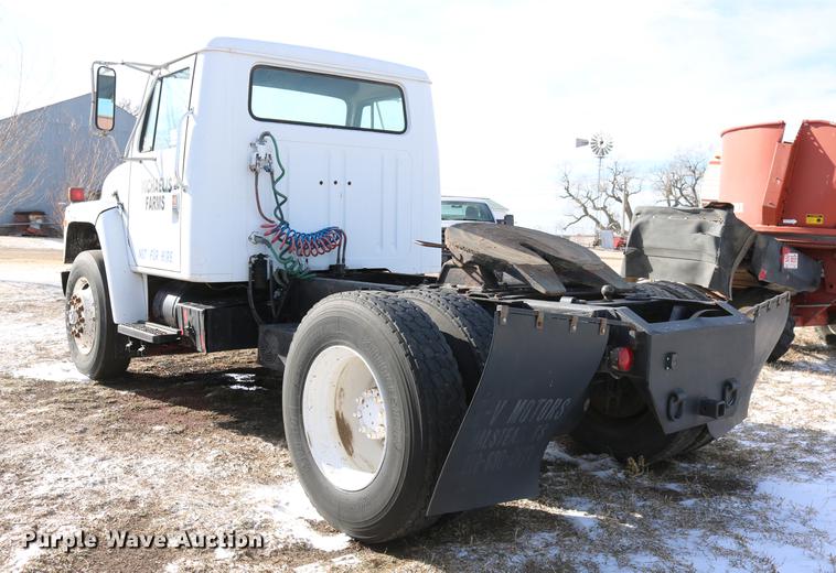 image for item DC3551 1984 International S1900/1954 semi truck