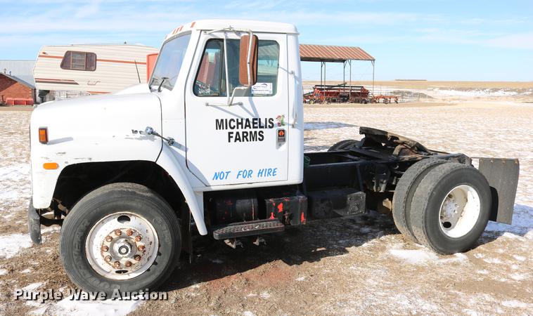 image for item DC3551 1984 International S1900/1954 semi truck