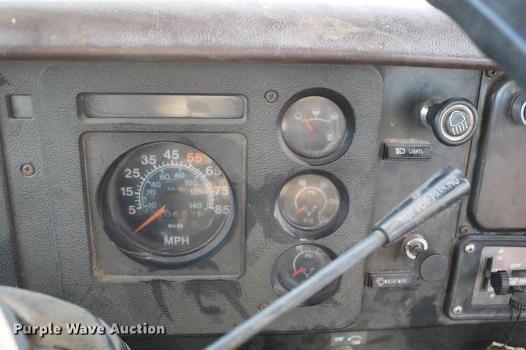 image for item DC3551 1984 International S1900/1954 semi truck