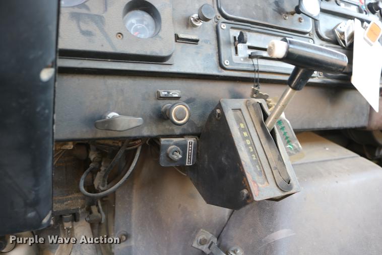 image for item DC3551 1984 International S1900/1954 semi truck