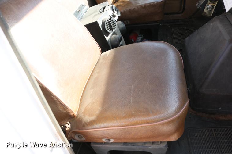 image for item DC3551 1984 International S1900/1954 semi truck