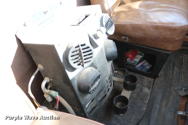 image for item DC3551 1984 International S1900/1954 semi truck