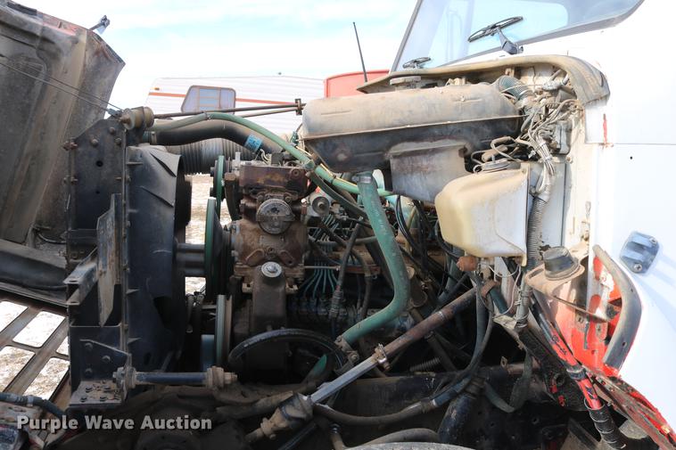 image for item DC3551 1984 International S1900/1954 semi truck