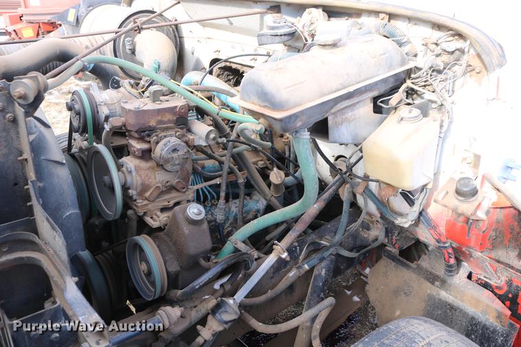 image for item DC3551 1984 International S1900/1954 semi truck