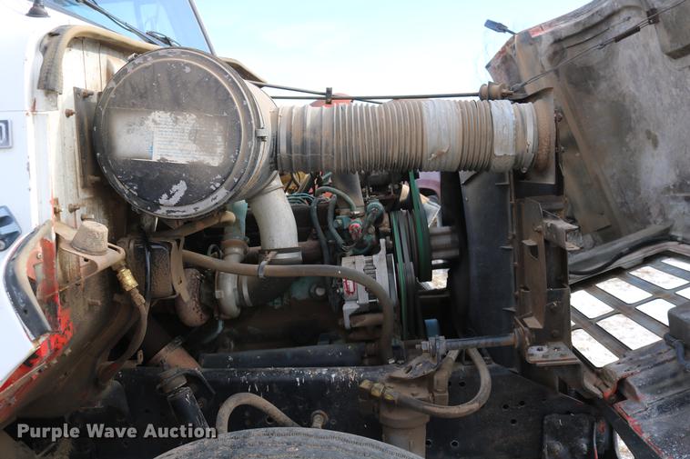 image for item DC3551 1984 International S1900/1954 semi truck