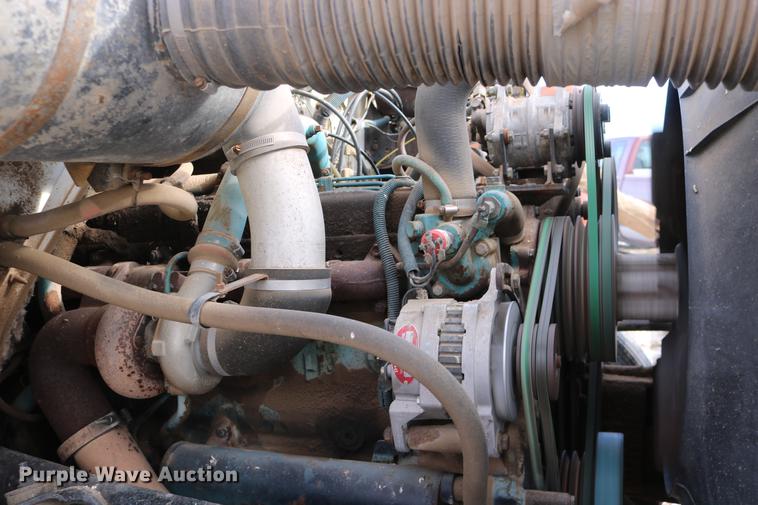 image for item DC3551 1984 International S1900/1954 semi truck