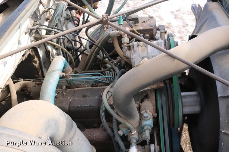 image for item DC3551 1984 International S1900/1954 semi truck