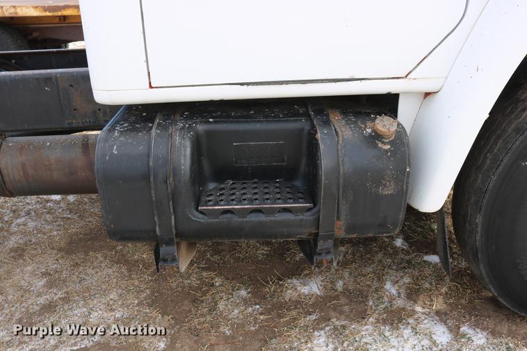 image for item DC3551 1984 International S1900/1954 semi truck