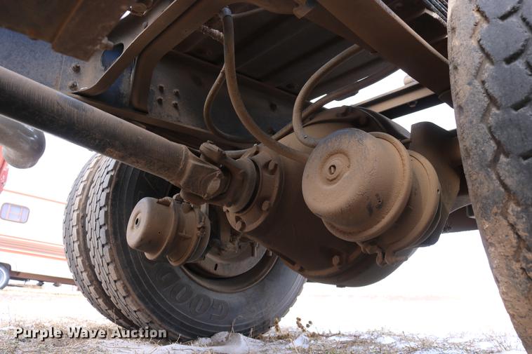 image for item DC3551 1984 International S1900/1954 semi truck