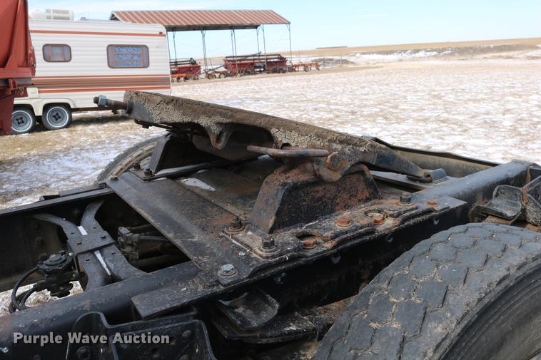 image for item DC3551 1984 International S1900/1954 semi truck