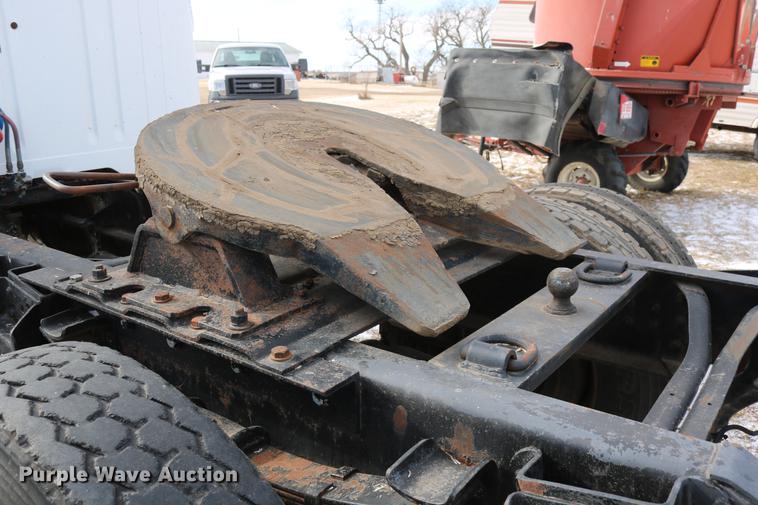 image for item DC3551 1984 International S1900/1954 semi truck