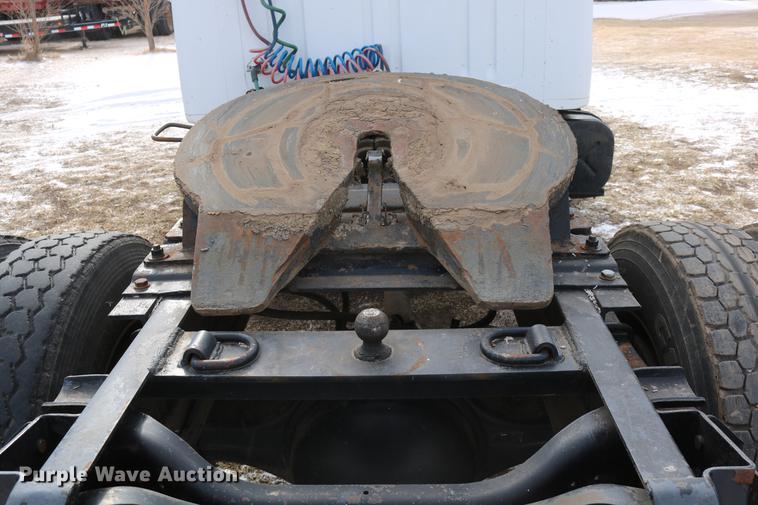 image for item DC3551 1984 International S1900/1954 semi truck