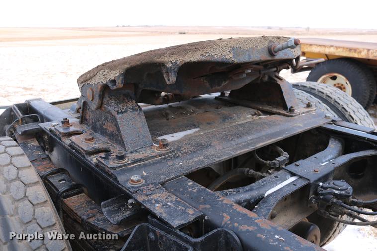 image for item DC3551 1984 International S1900/1954 semi truck