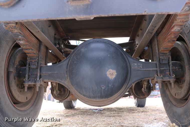 image for item DC3551 1984 International S1900/1954 semi truck