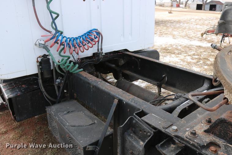 image for item DC3551 1984 International S1900/1954 semi truck