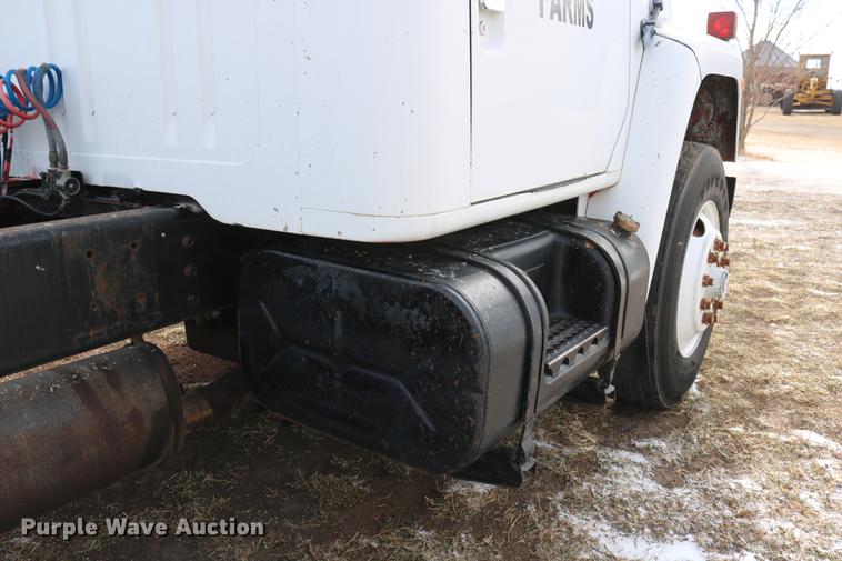 image for item DC3551 1984 International S1900/1954 semi truck