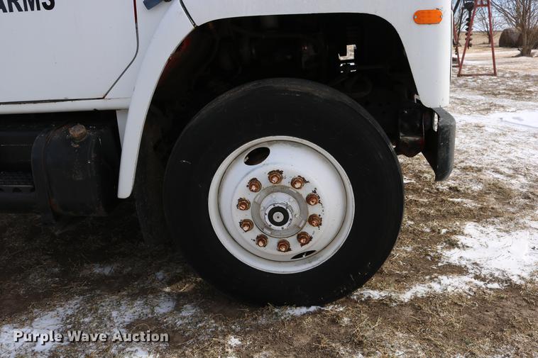 image for item DC3551 1984 International S1900/1954 semi truck