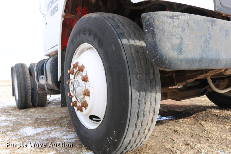 image for item DC3551 1984 International S1900/1954 semi truck