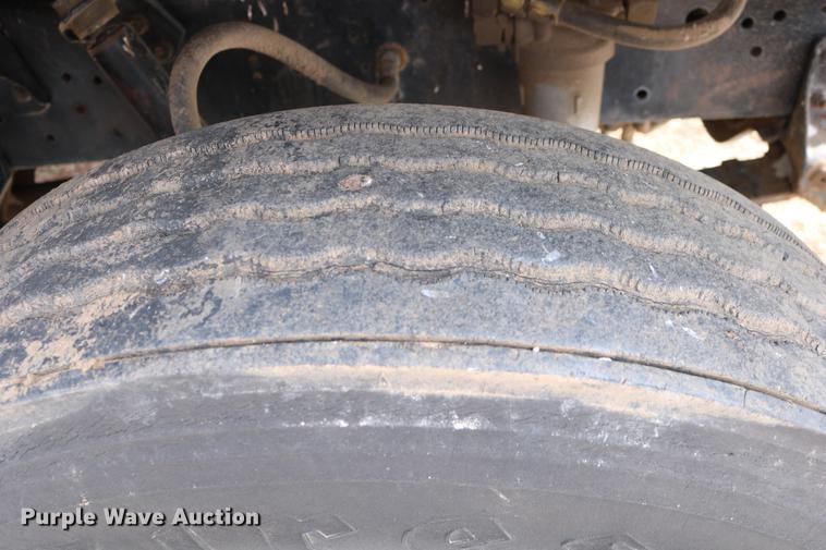 image for item DC3551 1984 International S1900/1954 semi truck