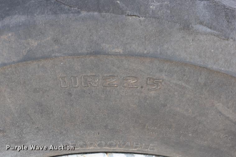 image for item DC3551 1984 International S1900/1954 semi truck