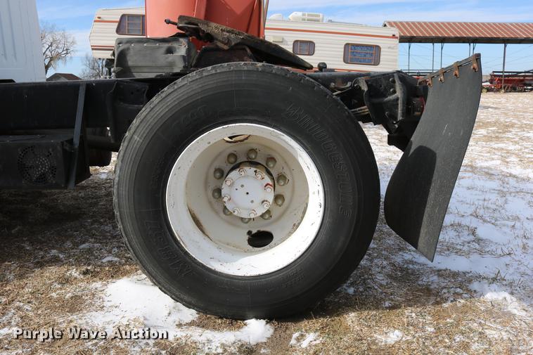 image for item DC3551 1984 International S1900/1954 semi truck