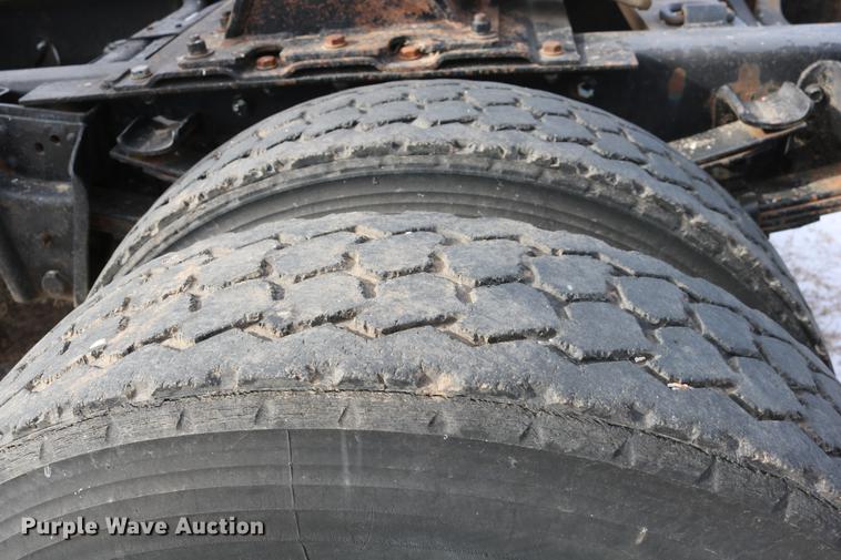 image for item DC3551 1984 International S1900/1954 semi truck