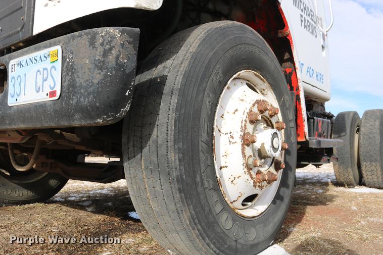 image for item DC3551 1984 International S1900/1954 semi truck