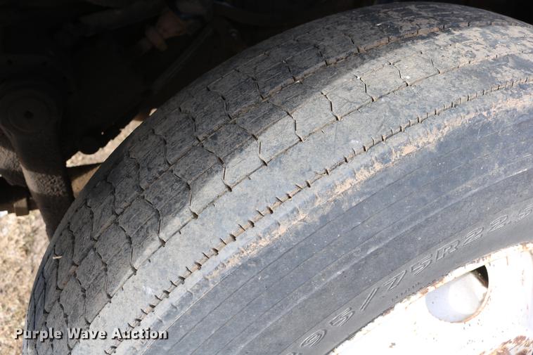 image for item DC3551 1984 International S1900/1954 semi truck