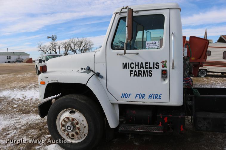 image for item DC3551 1984 International S1900/1954 semi truck