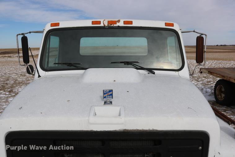 image for item DC3551 1984 International S1900/1954 semi truck