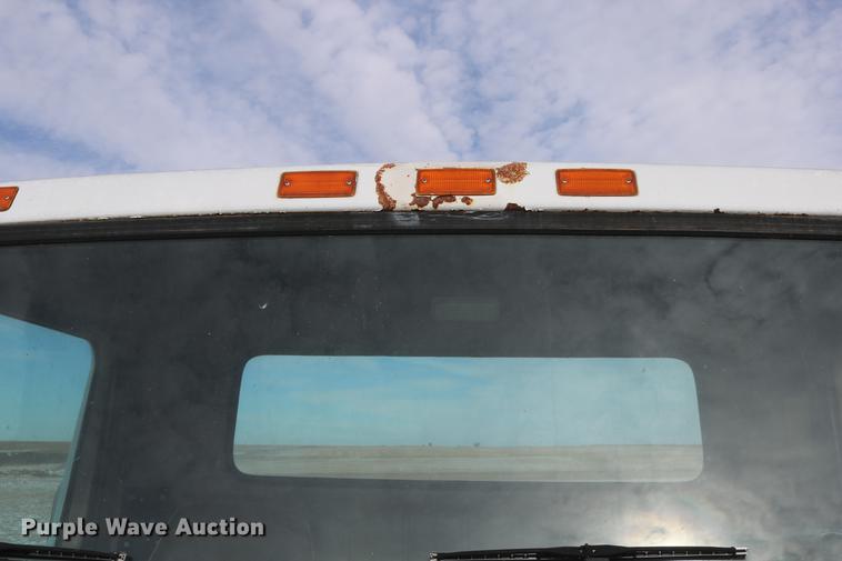 image for item DC3551 1984 International S1900/1954 semi truck