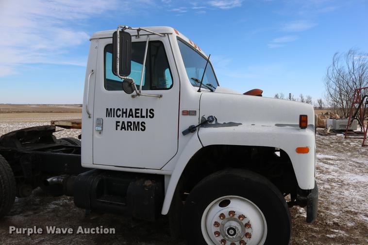 image for item DC3551 1984 International S1900/1954 semi truck