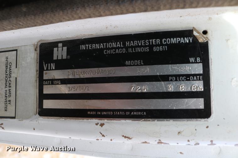 image for item DC3551 1984 International S1900/1954 semi truck