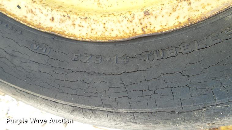 image for item DC5706 New Holland 256 hay rake