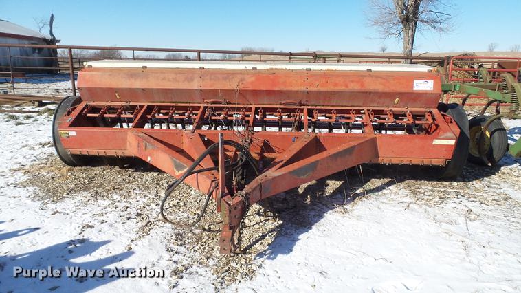 image for item DC5707 International 510 grain drill