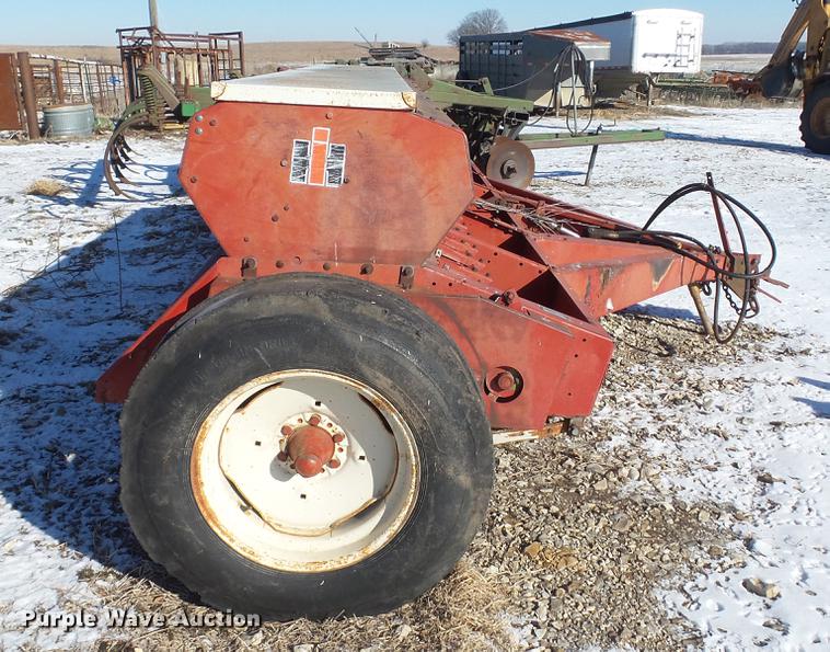 image for item DC5707 International 510 grain drill