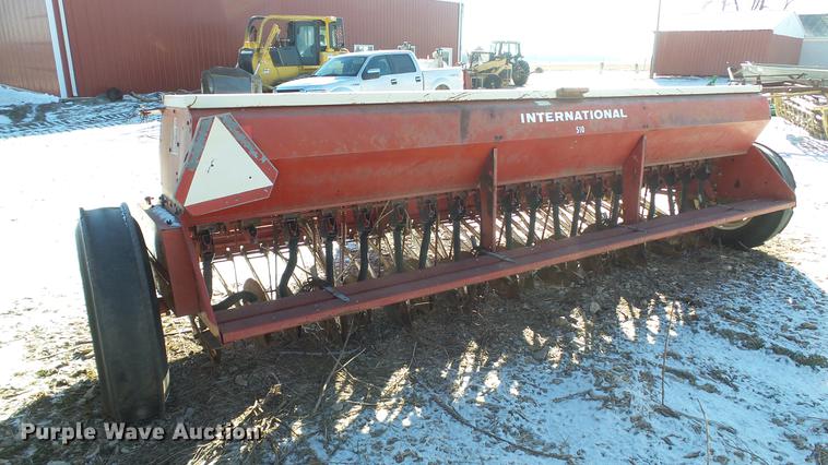 image for item DC5707 International 510 grain drill
