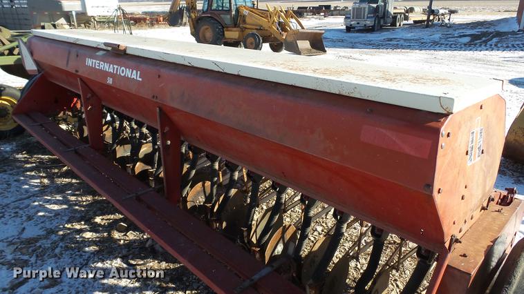 image for item DC5707 International 510 grain drill