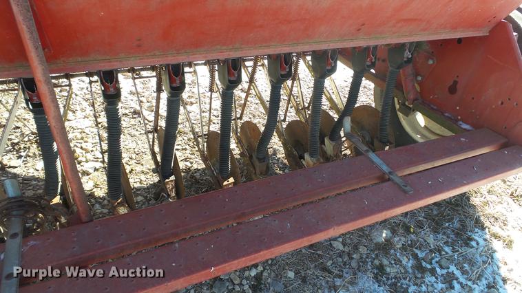 image for item DC5707 International 510 grain drill