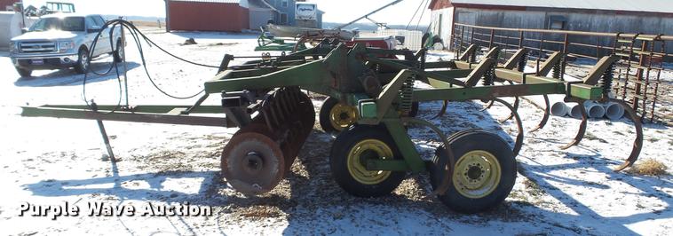 image for item DC5708 John Deere 1710A chisel