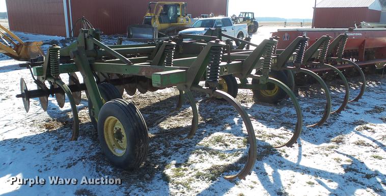 image for item DC5708 John Deere 1710A chisel