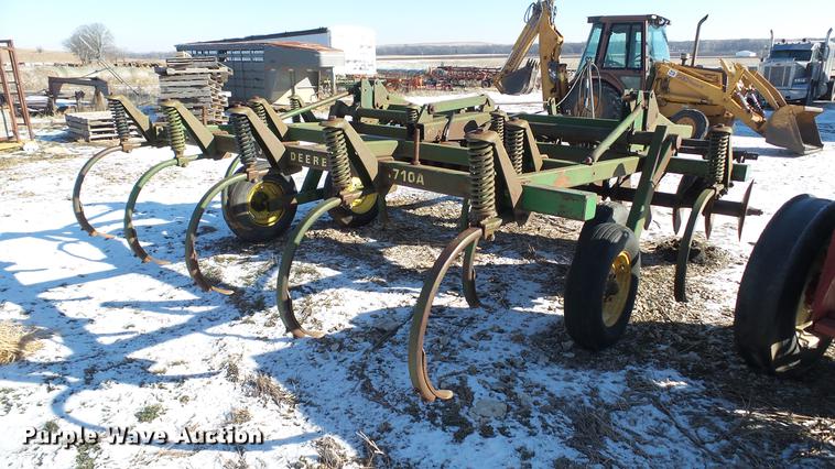 image for item DC5708 John Deere 1710A chisel