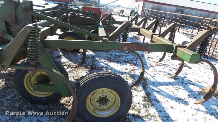 image for item DC5708 John Deere 1710A chisel