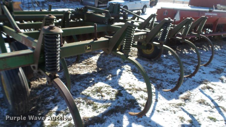 image for item DC5708 John Deere 1710A chisel