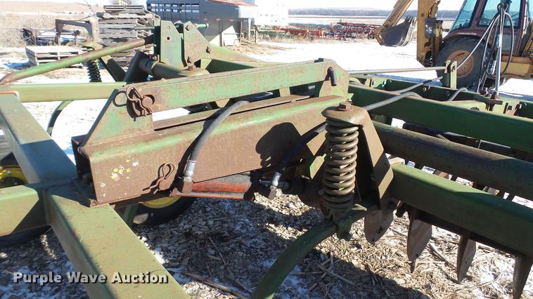 image for item DC5708 John Deere 1710A chisel