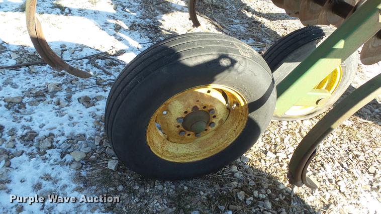 image for item DC5708 John Deere 1710A chisel