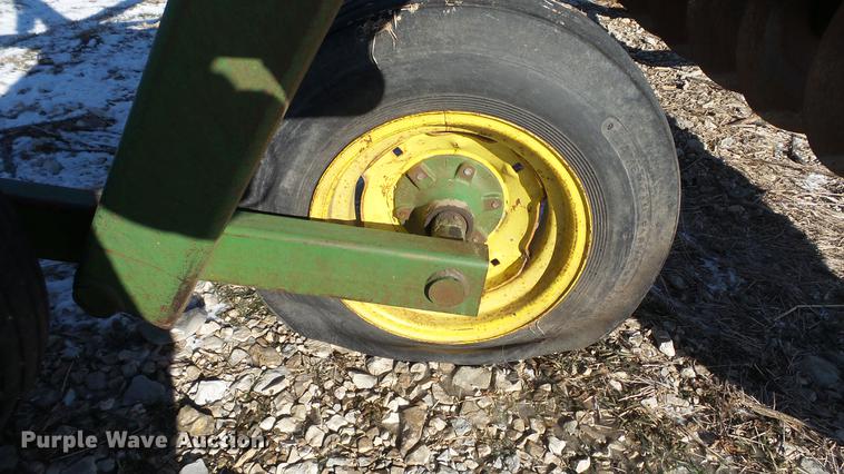 image for item DC5708 John Deere 1710A chisel