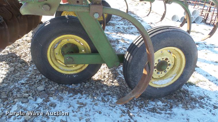 image for item DC5708 John Deere 1710A chisel