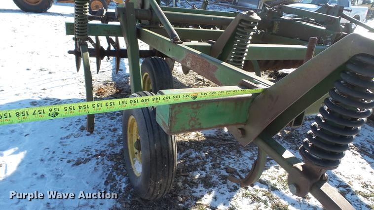 image for item DC5708 John Deere 1710A chisel